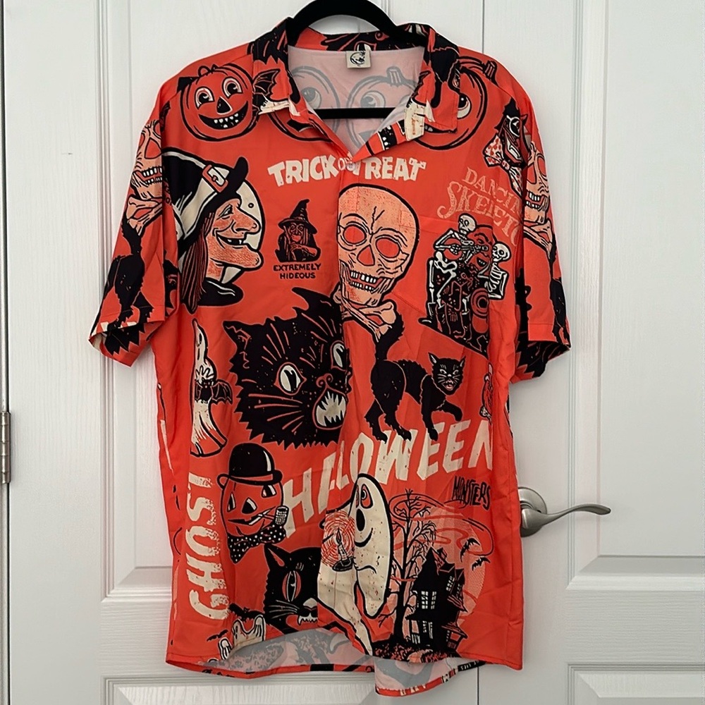 Men’s Xl Retro Style Halloween Button Front Shirt with pocket